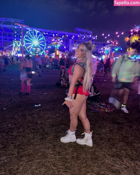 Thea Hail perfekte erwachsene bild