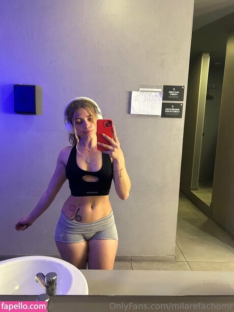 Mila Refacho sexy top galerie