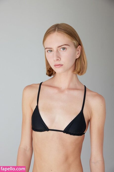 Keira Lhotan model nackte bild