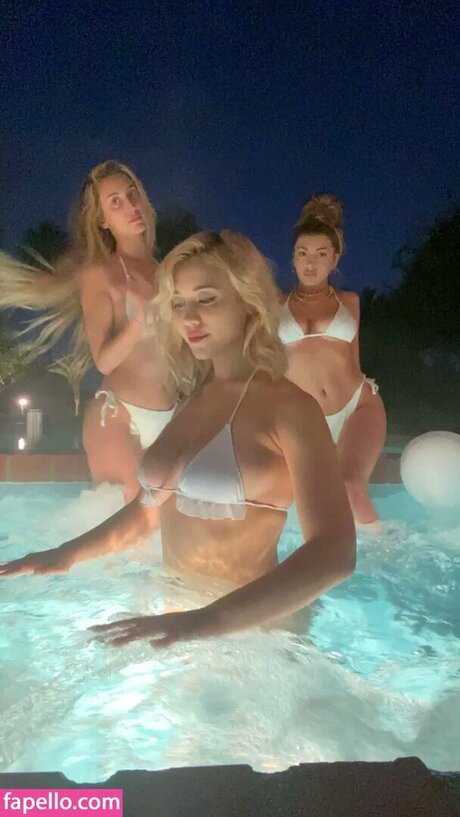 Caylee Cowan xxx exklusive foto