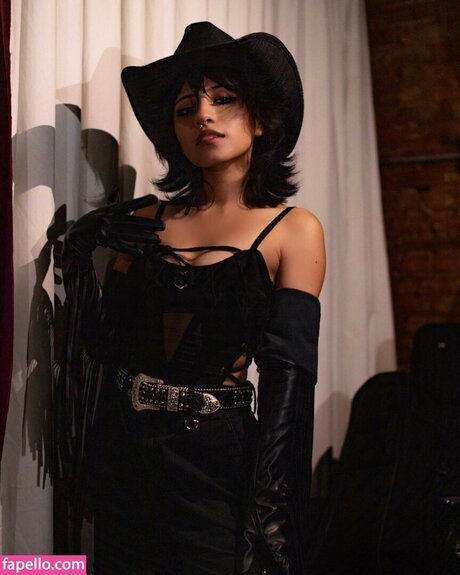 Violent Vira hübsche akt fotos