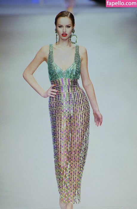 Adriana Karembeu nackte bilder