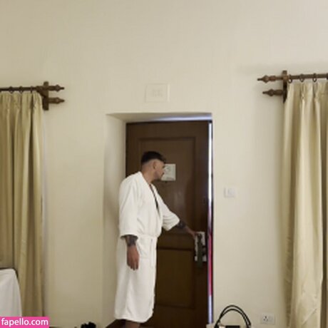 Elena Morali hd top bild