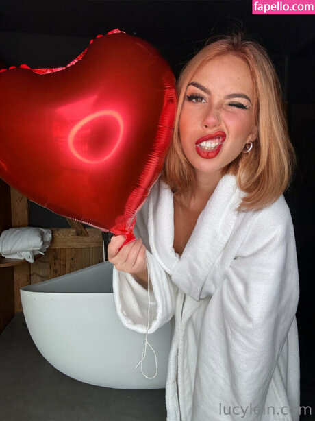 Lucy L3in freie erotische galerien