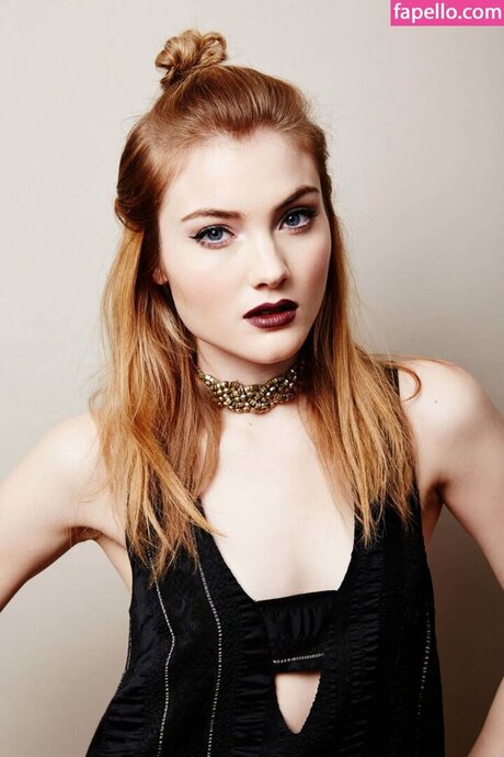 Skyler Samuels schöne sexy bilder