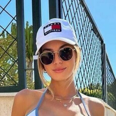 Laura Medina erwachsene schöne bild