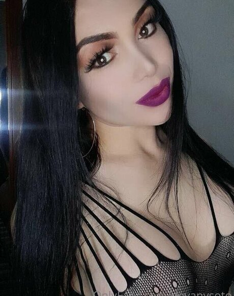 Devany Soto model xxx bild