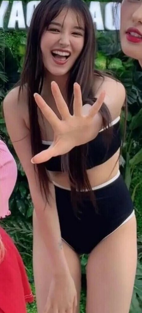 Nancy Momoland top nacktheit foto