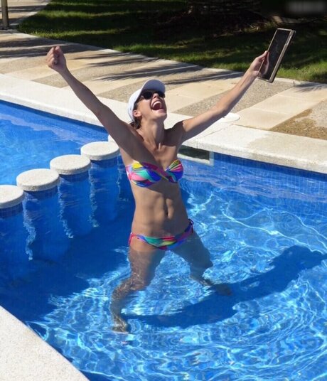 Funda Vanroy erwachsene erotische fotos