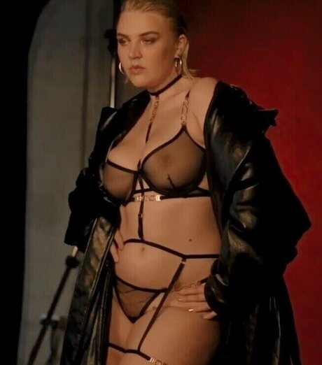 Rebecca Lucy Taylor kunst nackte galerien