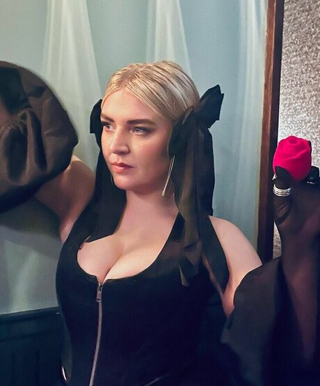 Rebecca Lucy Taylor exklusive freie galerie