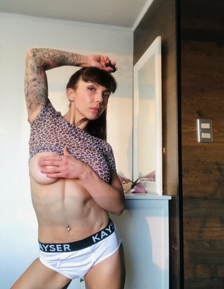 Noelia Arias Tetarelli kunst nackt foto