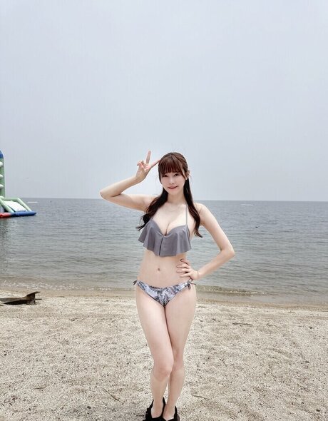 Rea Momosato sexy nackt bild