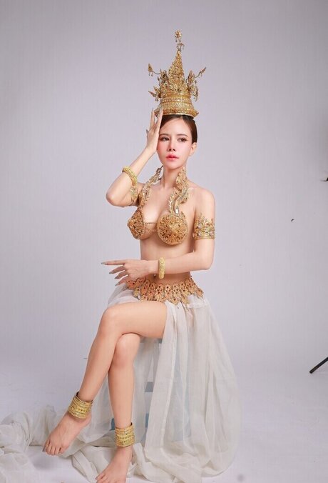 Cream Chabodee Bilder