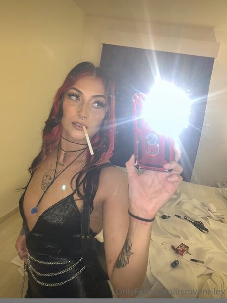 Itsravenriley nackt top galerie