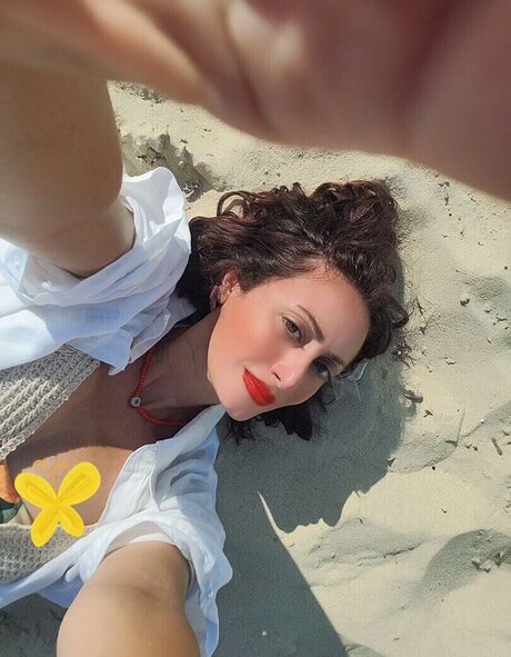 Menna Tayseer pornostar perfekte bild