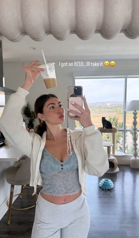 Sara Hesri nackt hübsche archiv