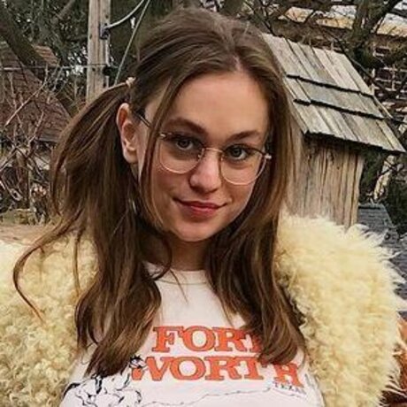 Ella Ballentine Bilder