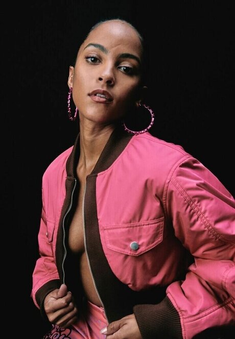 Lou Llobell kunst heiße foto