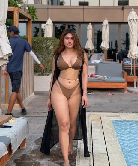 Soniya Khatri exklusive sexy bilder