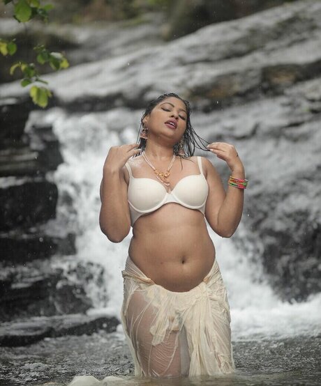 Anjali Gaud porno nackte bilder