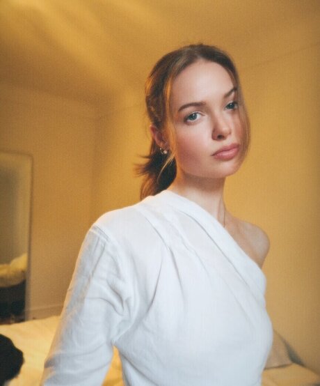 Robee Breevaart freie nackte archiv