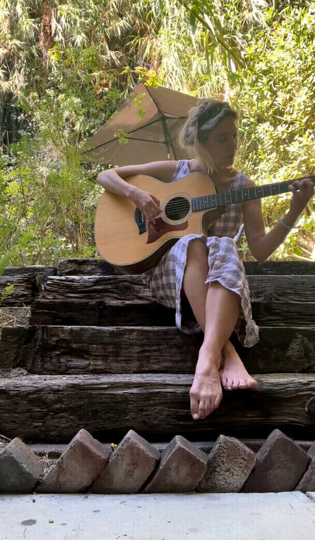 Dora Jar schöne pornostar bild