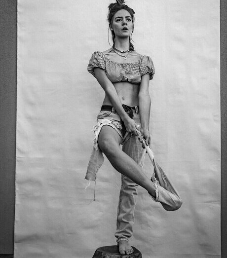 Dora Jar model freie galerien