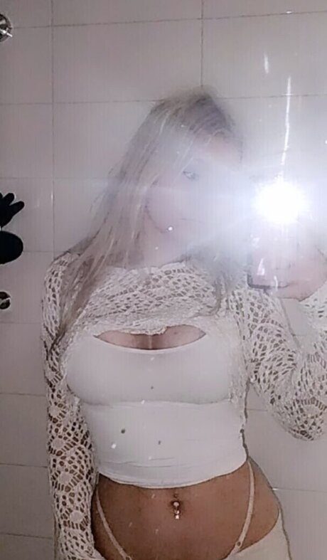 Nelli Virtanen sexy akt bild