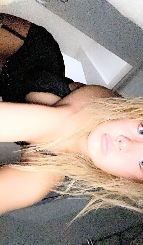 Nelli Virtanen schöne exklusive archiv