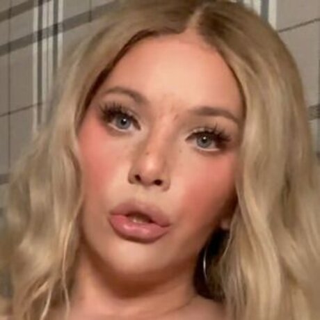 Savannah Sinn sexy top archiv