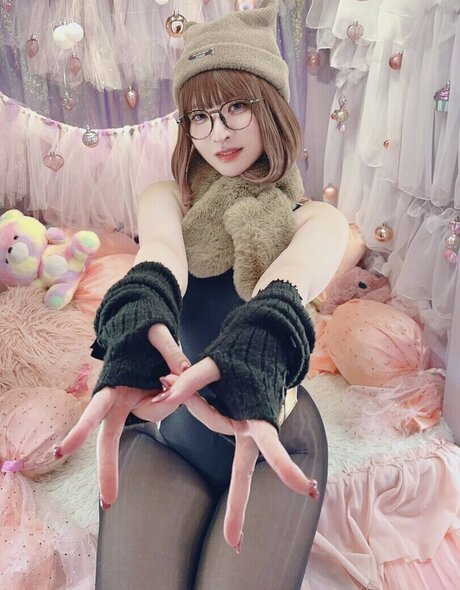 miinyan73 model sex bild