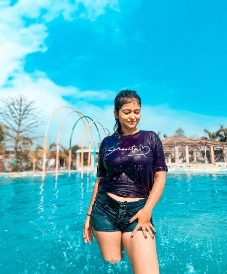 Riya Pandey exklusive schöne archiv