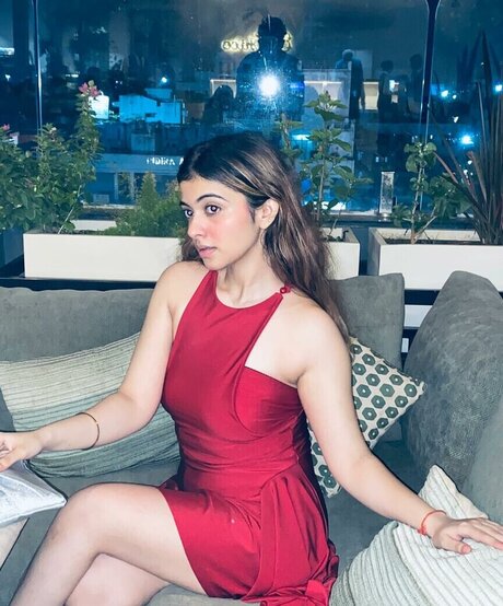 Riya Pandey top erwachsene bild