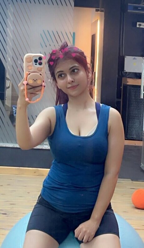 Riya Pandey xxx nackten bild