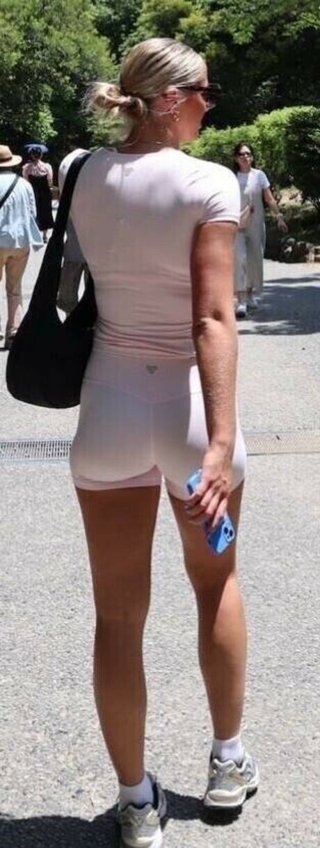 Taryn DeWese erotische nackt bild