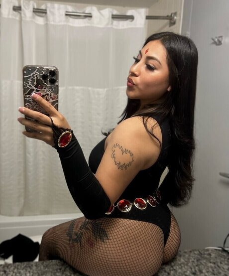 lytzirose schauspielerin akt galerien