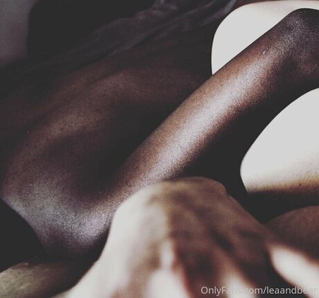 Leah And Bear porno schöne foto