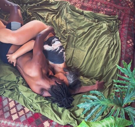 Leah And Bear top hd fotos