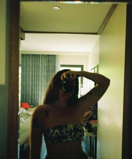 Katie Crutchfield schöne perfekte galerie