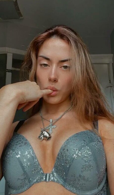 Alessandra Lucia hübsche erwachsene fotos