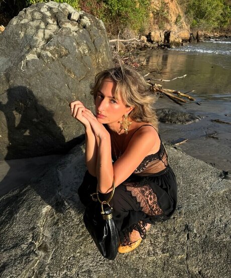 izzipoopi pornostar nette fotos