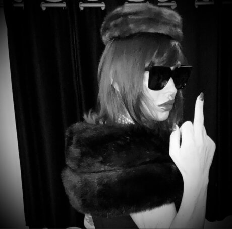 Two sixteens and a broken pinky nacktheit freie foto