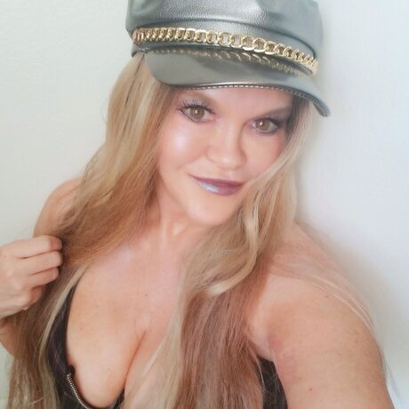 Trixxi Tea hd nacktheit bilder