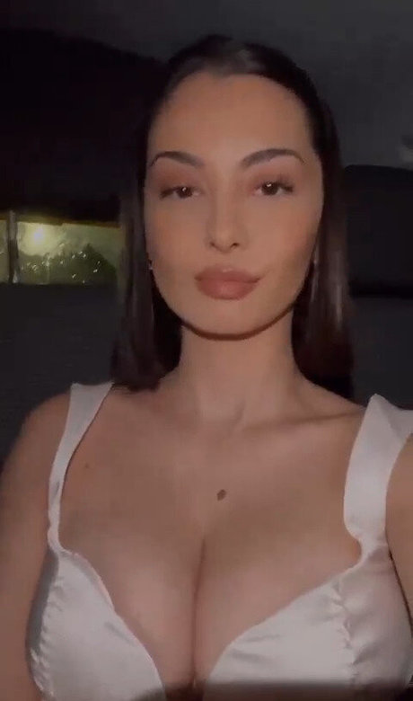 Adelaide T hübsche pornographische bilder