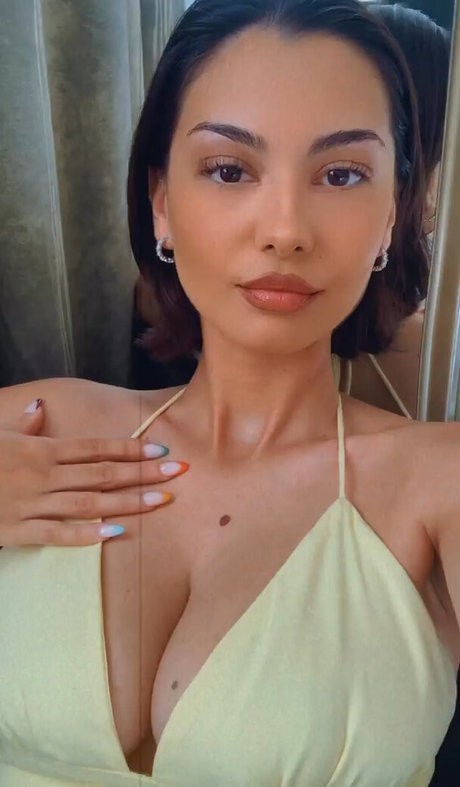 Adelaide T nackt perfekte galerie