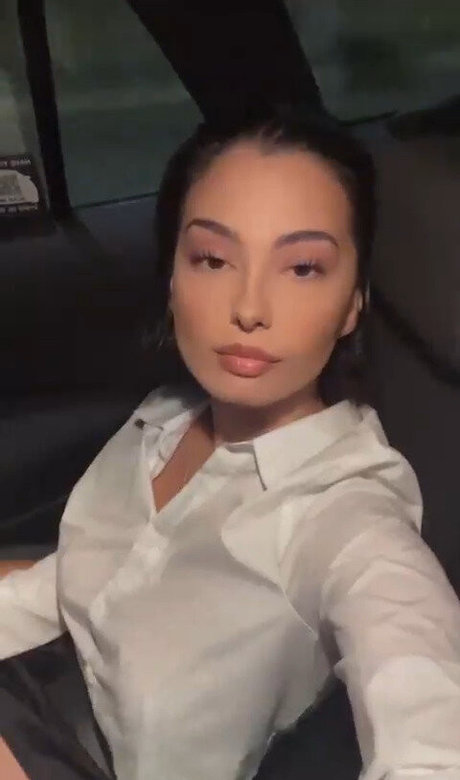 Adelaide T model pornografische foto