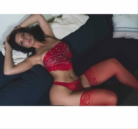 Veena Violetta model exklusive archiv