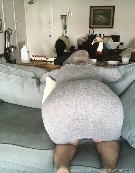 thebumbumbaroness kunst top foto