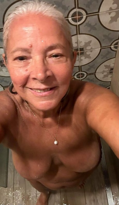 thebumbumbaroness model akt foto